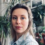 Portrait de Axelle, intervenant pour l'atelier 🌲Cartes & Étiquettes de Noël en Linogravure